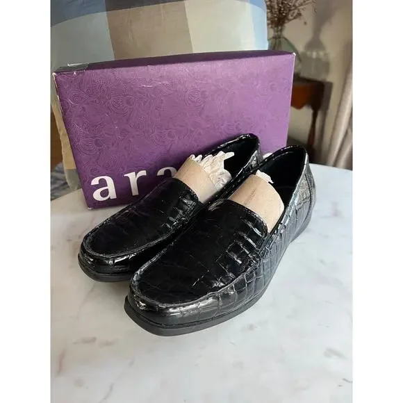 Aravon Whitney Alligator/Croc Faux Patent Leather Loafers - Picture 1 of 8